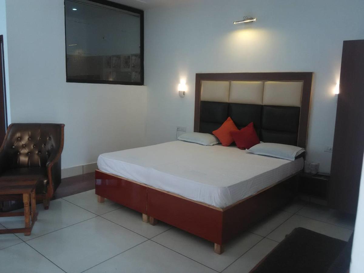 Hotel Kings Retreat Патиала Экстерьер фото