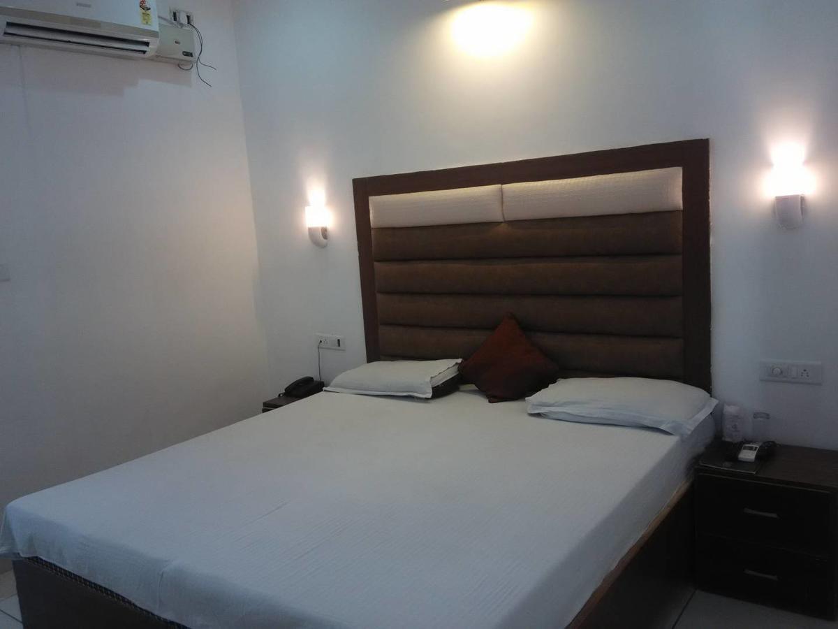 Hotel Kings Retreat Патиала Экстерьер фото
